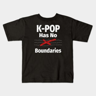 K-POP has No Boundaries - barbed wire with red X Kids T-Shirt